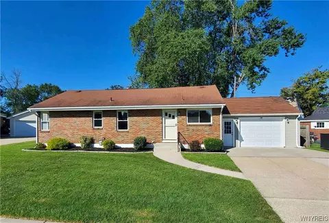 71 Sharon Pkwy, Lackawanna, NY 14218
