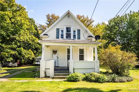 7281 Derby Rd, Evans, NY 14047