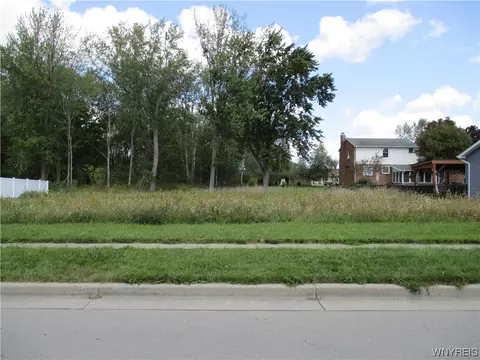 112 Norwood Dr, West Seneca, NY 14224