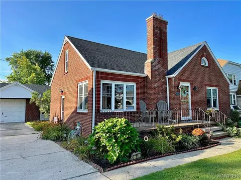 71 Grand Blvd, Cheektowaga, NY 14225