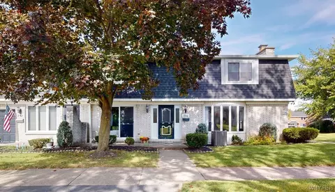 214 Harrogate Sq, Amherst, NY 14221