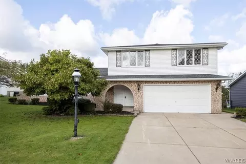 72 Oakhill Dr, West Seneca, NY 14224