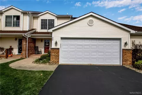 32 Hastings Dr, Orchard Park, NY 14127