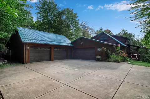 9507 Holland Glenwood Rd, Glenwood, NY 14069