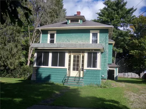 17 Washburn Ave, Franklinville, NY 14737