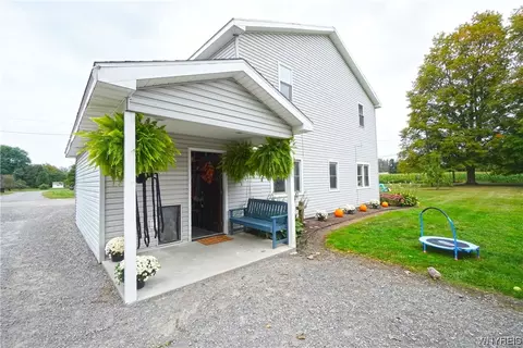 3761 Edgewood Dr, Gowanda, NY 14070