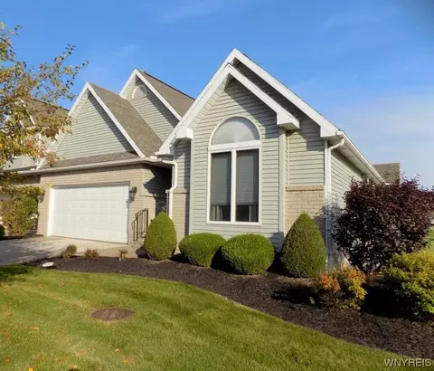 397 White Oak Ln, Grand Island, NY 14072