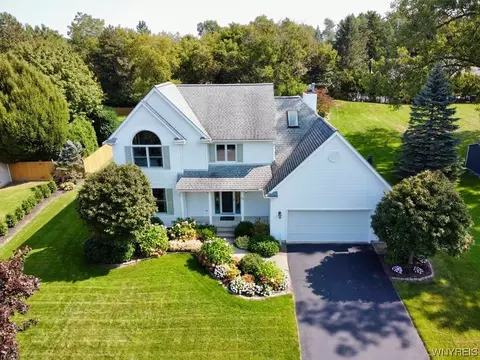 131 Burbank Dr, Orchard Park, NY 14127