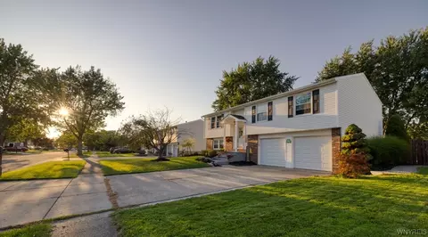 90 Southridge Dr, West Seneca, NY 14224