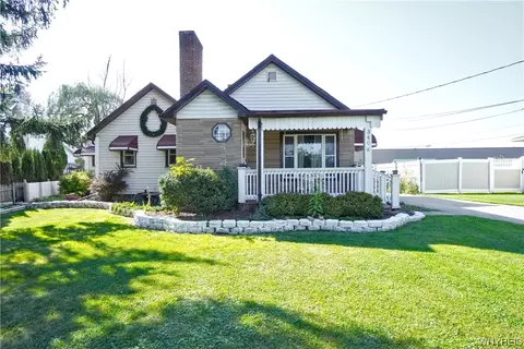 340 Two Mile Creek Rd, Tonawanda, NY 14150