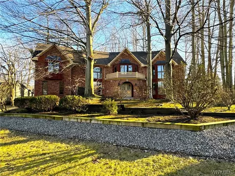 7 Deer Run Ct, Amherst, NY 14221