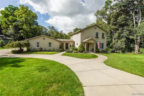360 N Davis Rd, Elma, NY 14059