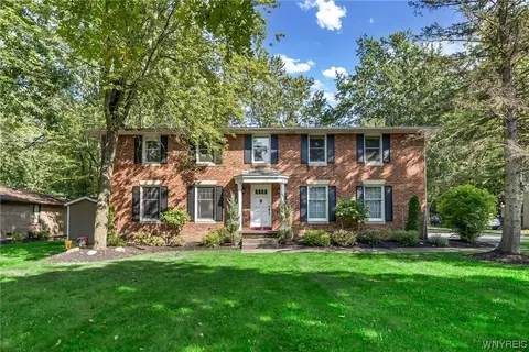 2 Foxhunt Ln, East Amherst, NY 14051