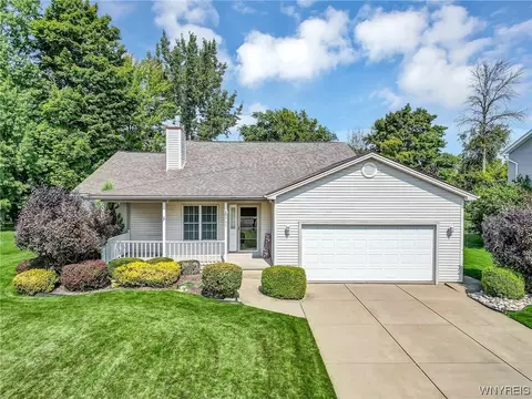 3765 Colin Ct, Wheatfield, NY 14120