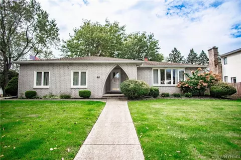 40 Old Stone Rd, Depew, NY 14043