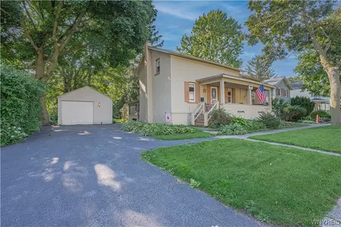 208 Olcott St, Lockport, NY 14094
