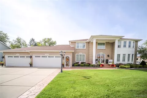 39 Constitution Ave, West Seneca, NY 14224