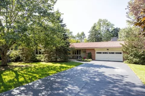 43 Idlewood Ct, Hamburg, NY 14075