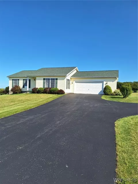 8117 Warner Rd, Le Roy, NY 14482