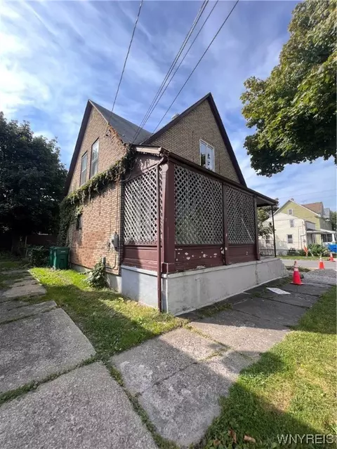 2001 Walnut Ave, Niagara Falls, NY 14301