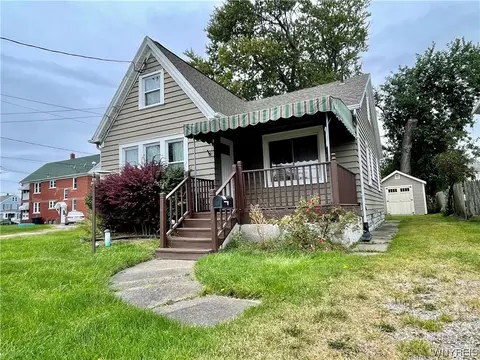 18 Brown St, Lackawanna, NY 14218