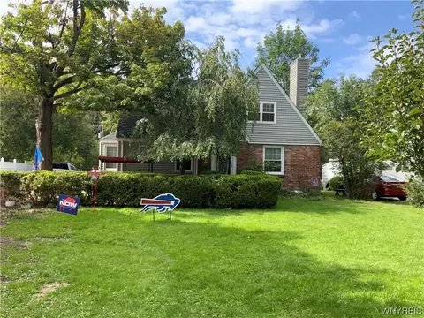 185 Lehn Springs Dr, Amherst, NY 14221