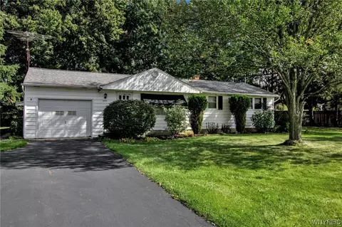 4383 Crescent Dr, Lockport, NY 14094