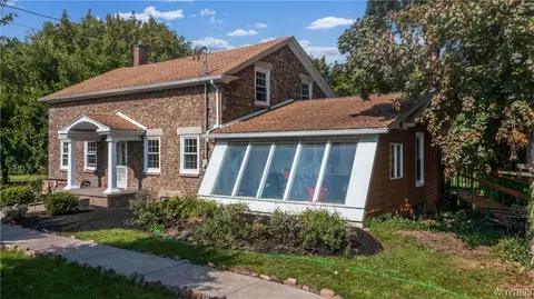 8993 Ridge Rd, Hartland, NY 14067