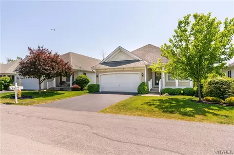 3 Mayfield Ct, West Seneca, NY 14224