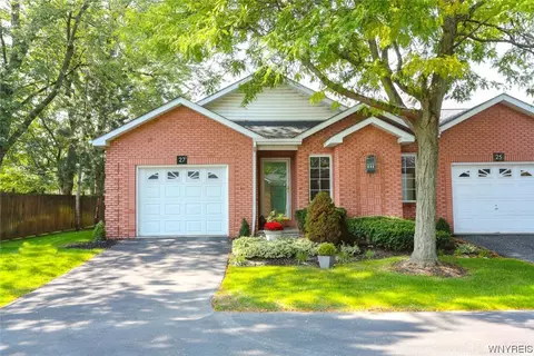 27 Woodpointe Run, Amherst, NY 14221