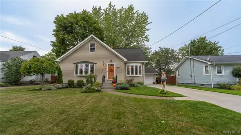 139 S Irwinwood Rd, Lancaster, NY 14086