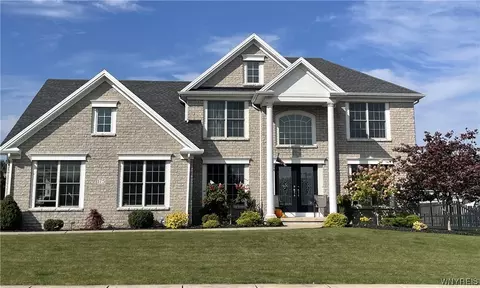 175 Chancellor Ln, West Seneca, NY 14224