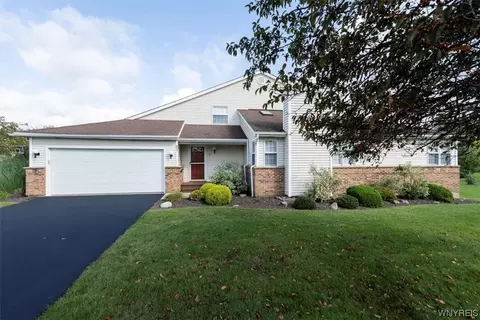 37 Crabapple Ct, Orchard Park, NY 14127