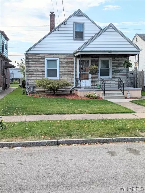 2477 Grand Ave, Niagara Falls, NY 14301