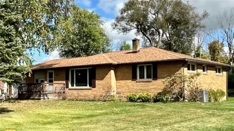 16 Boldt Ct, Orchard Park, NY 14127