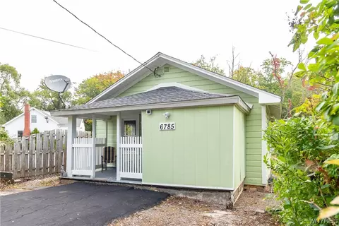 6785 Revere Dr, Evans, NY 14047