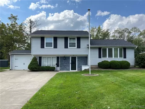 63 Thistle Lea, Amherst, NY 14221