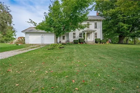 7949 Akron Rd, Royalton, NY 14094