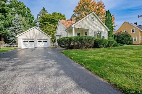 125 Windermere Rd, Lockport, NY 14094
