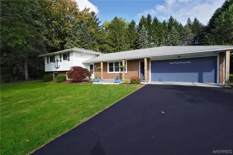 4421 Tonawanda Creek Rd, Pendleton, NY 14120