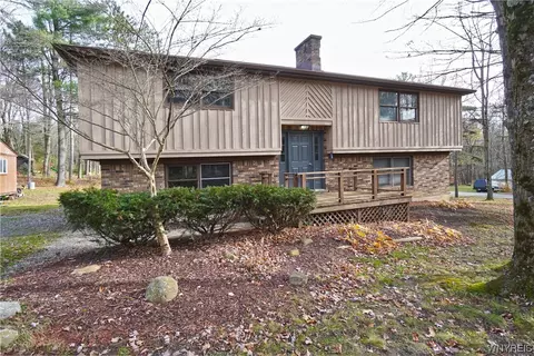 7449 Chestnut Ridge Rd, Orchard Park, NY 14127