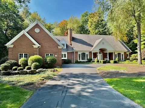 4988 Spaulding Dr, Clarence, NY 14031