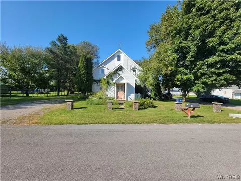 6407 Drake Settlement Rd, Burt, NY 14028