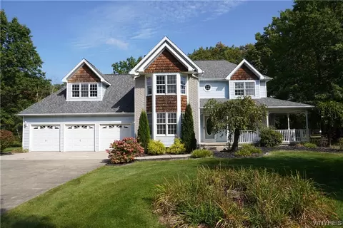 115 Parkview Dr, Grand Island, NY 14072