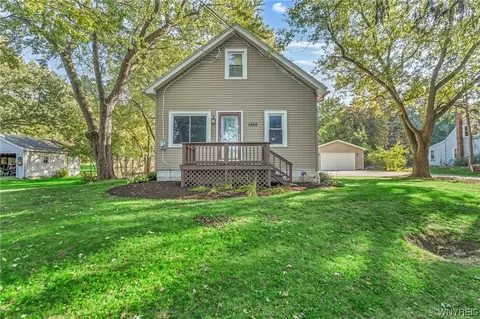1560 Ridge Rd, Lewiston, NY 14092