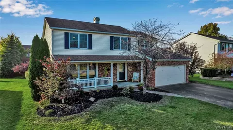 16 Pine View Ln, Lancaster, NY 14086