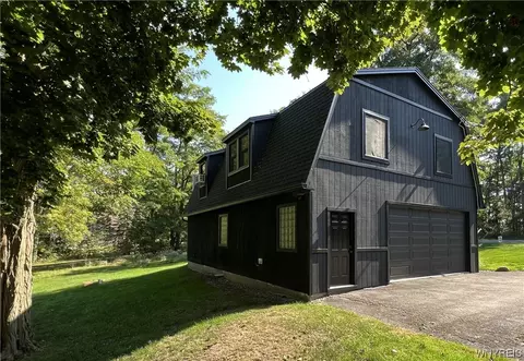 10458 Clarence Center Rd, Clarence, NY 14031