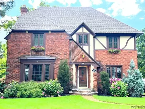 110 Hancock Dr, Syracuse, NY 13207