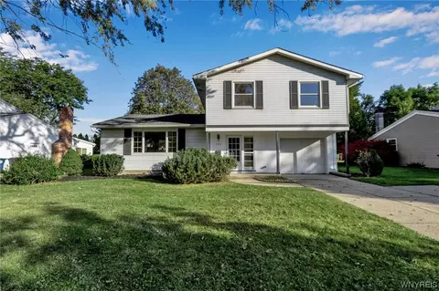 122 Old Farm Cir, Amherst, NY 14221