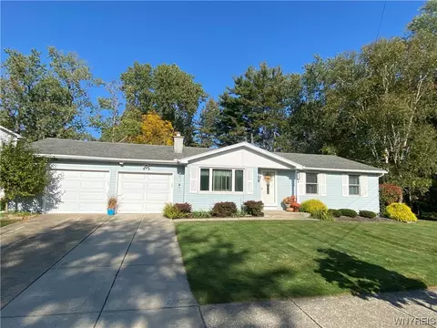 168 Heather Hill Dr, West Seneca, NY 14224